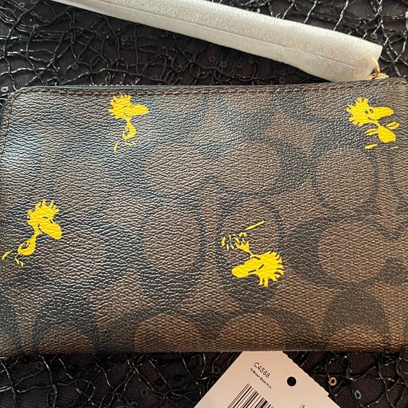 Coach X Peanuts Woodstock Wristlet - Picture 5 of 5